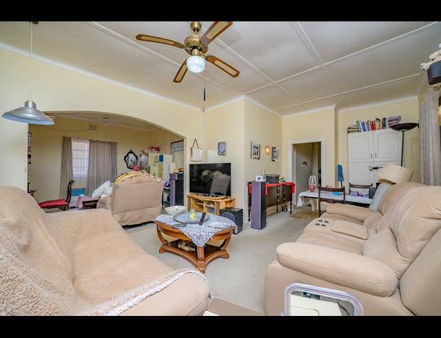 8 BEDROOM HOUSE FOR SALE IN ESCOMBE